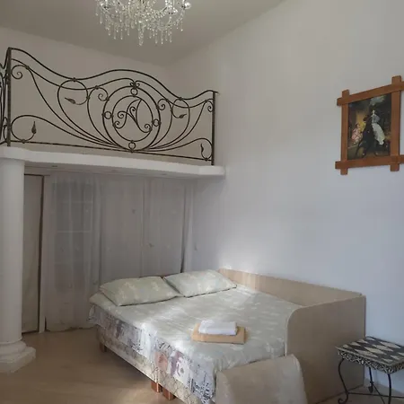 японська 5 Apartment Lviv